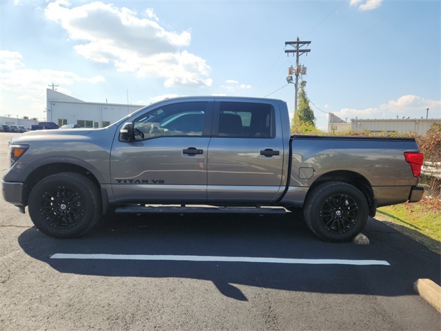 2019 Nissan Titan SL photo 2