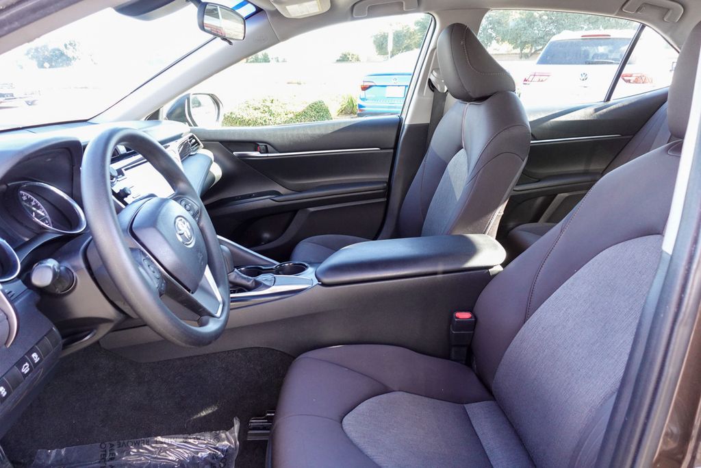 2019 Toyota Camry L photo 12