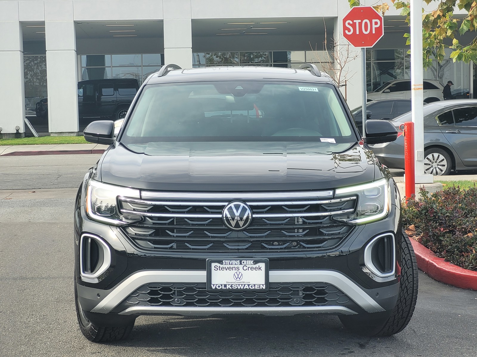 2025 Volkswagen Atlas Peak Edition SE photo 2