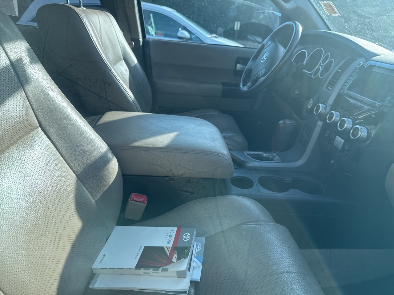 2011 Toyota Sequoia Platinum photo 4