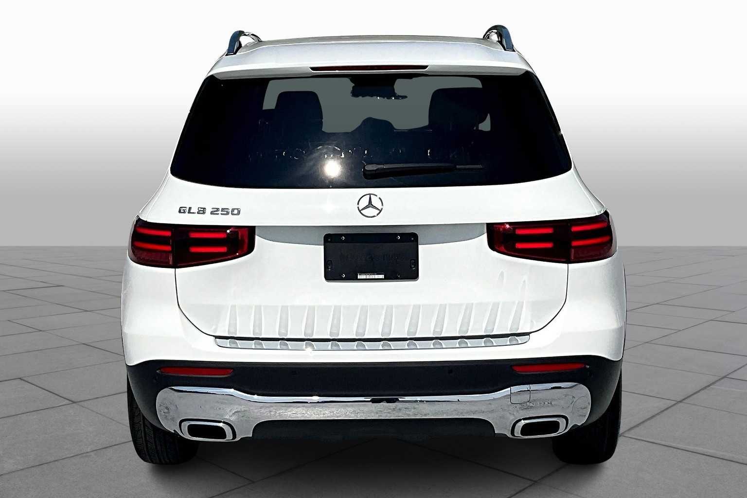 2025 Mercedes Benz GLB 250 photo 4