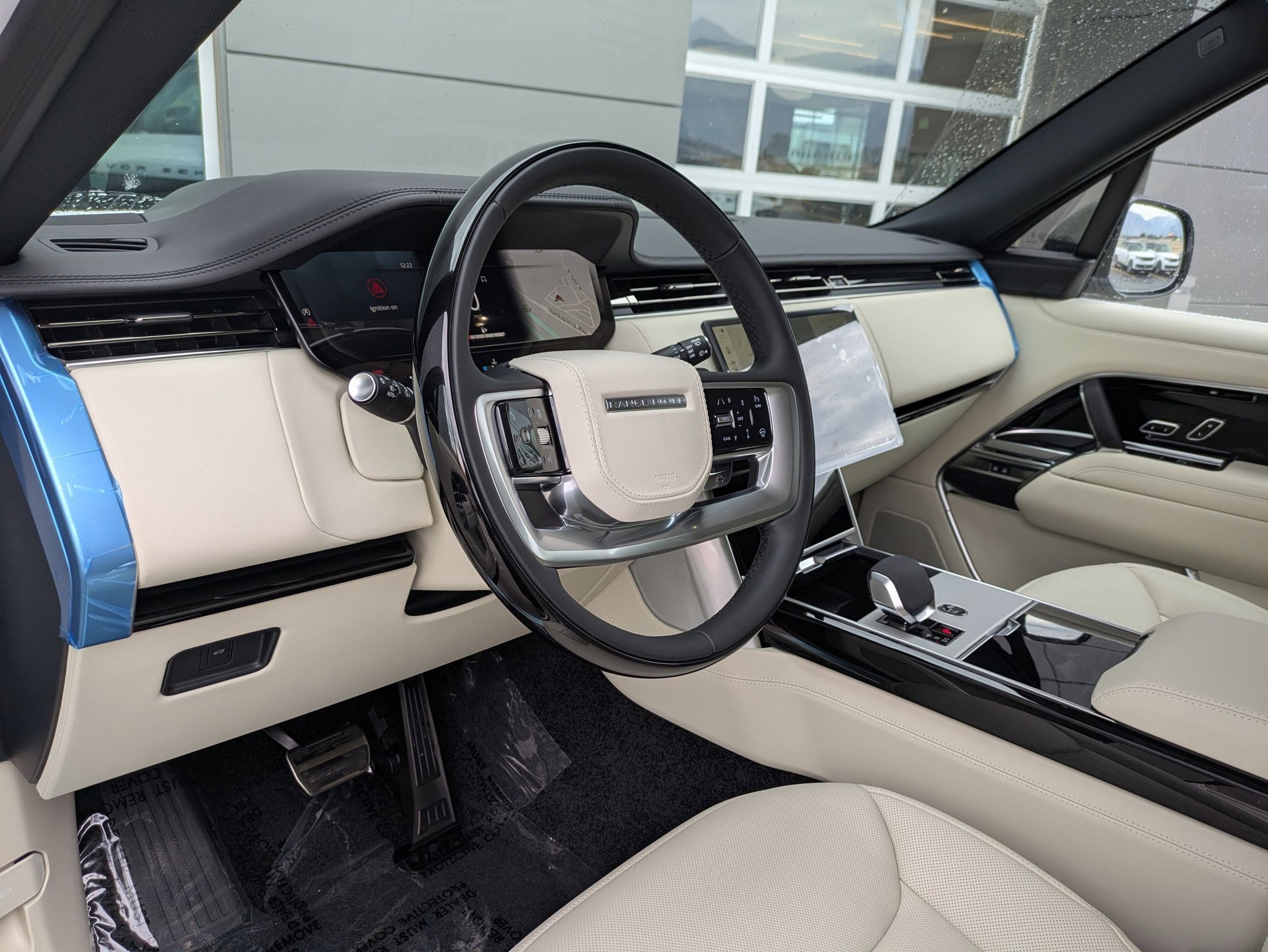 2025 Land Rover Range Rover SE photo 10
