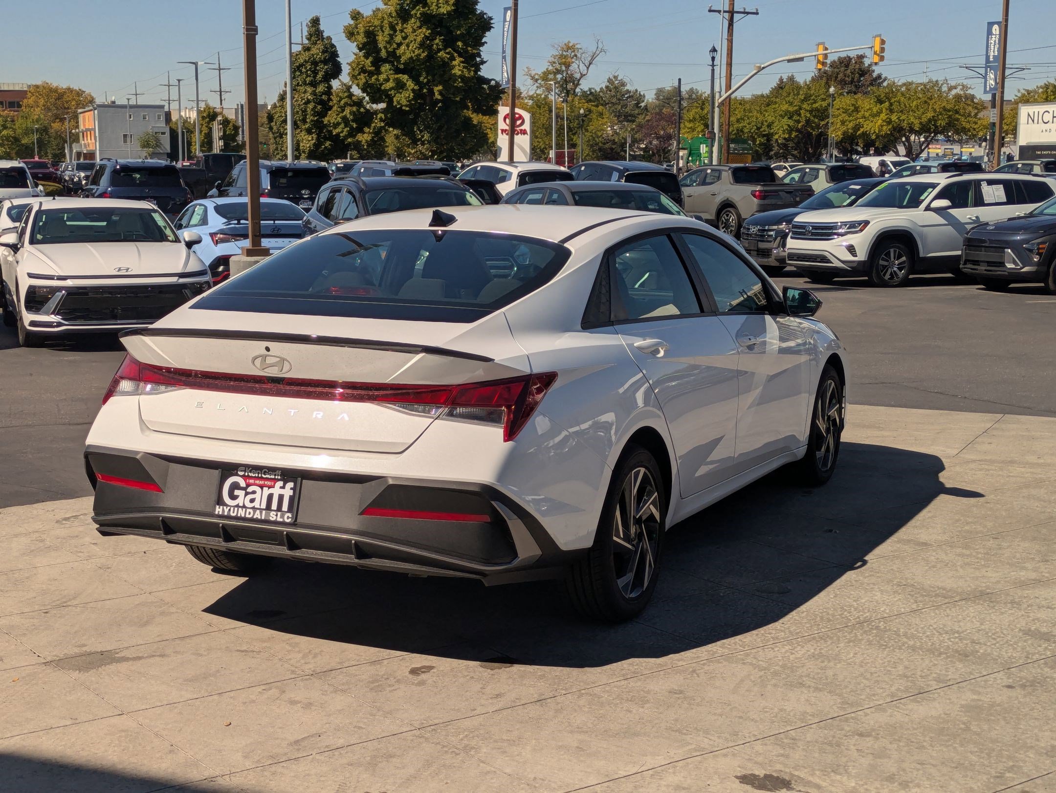2025 Hyundai Elantra SEL Sport photo 3