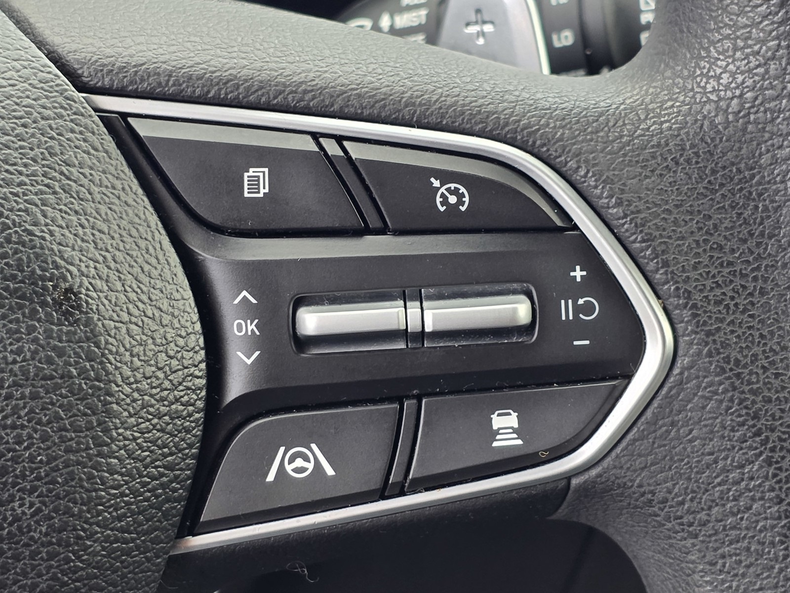 2022 Hyundai Santa Fe SEL photo 32