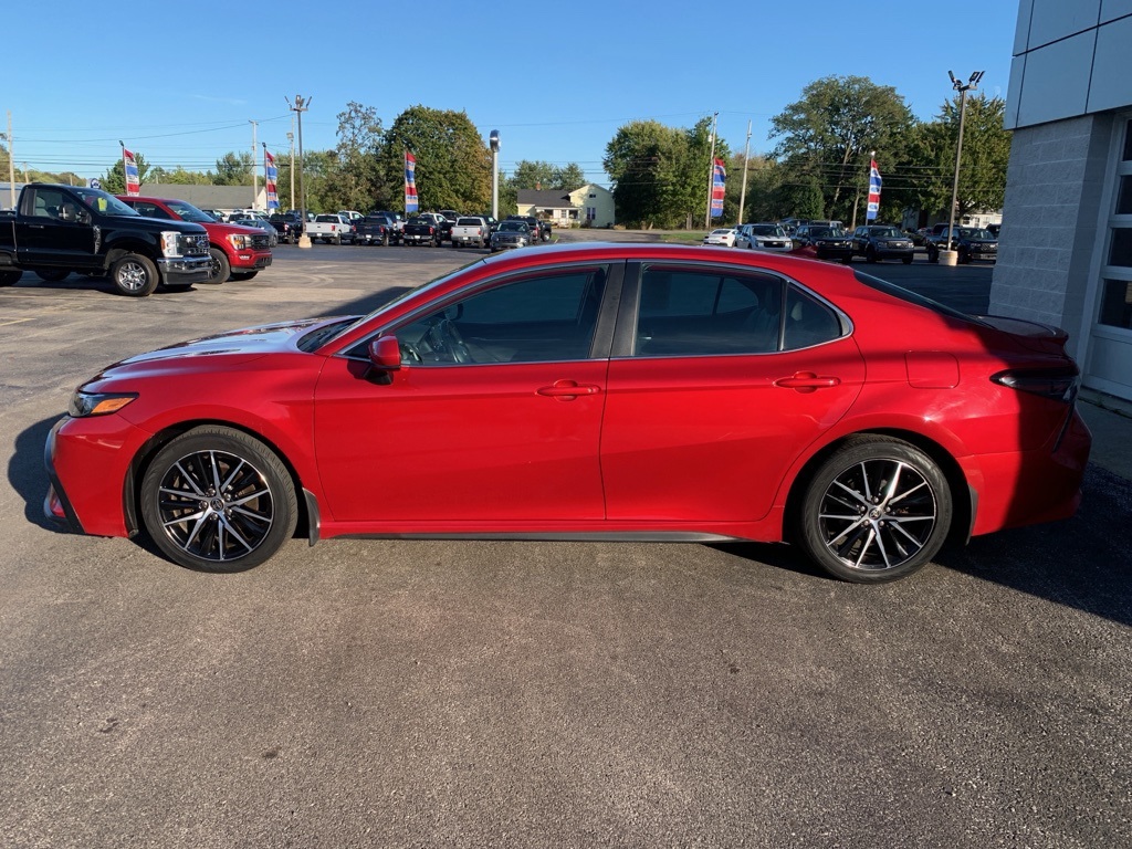2021 Toyota Camry SE photo 3