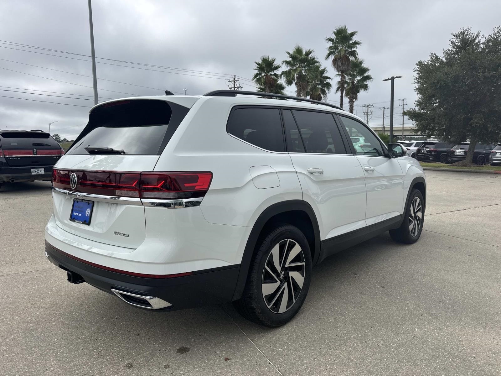 2025 Volkswagen Atlas SE Technology photo 3