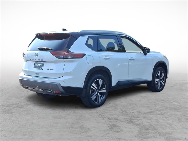 2024 Nissan Rogue SL photo 2