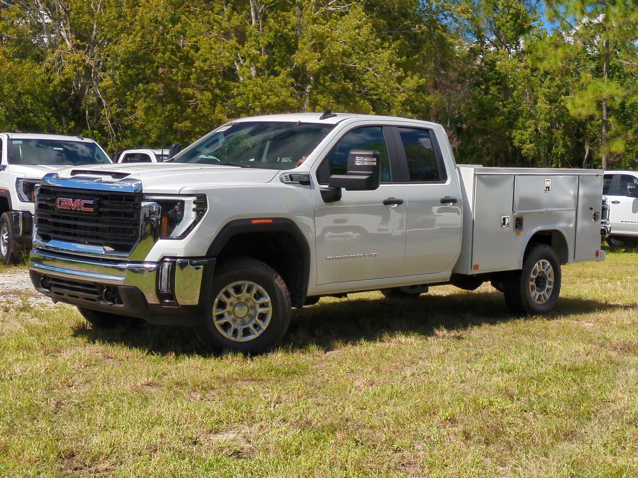 2025 GMC Sierra 2500HD Pro's photo