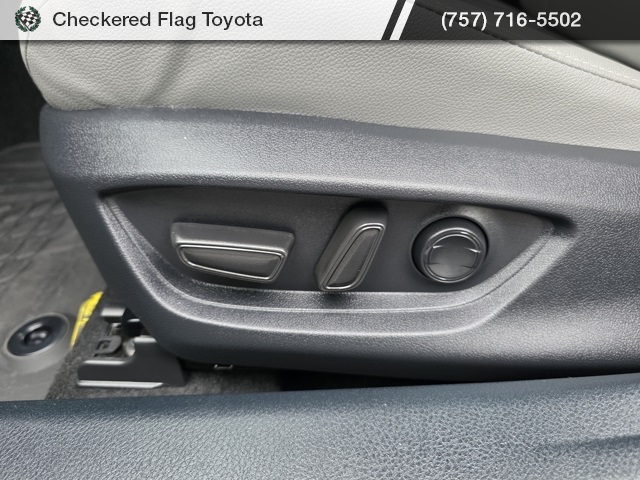 2025 Toyota Camry SE photo 19