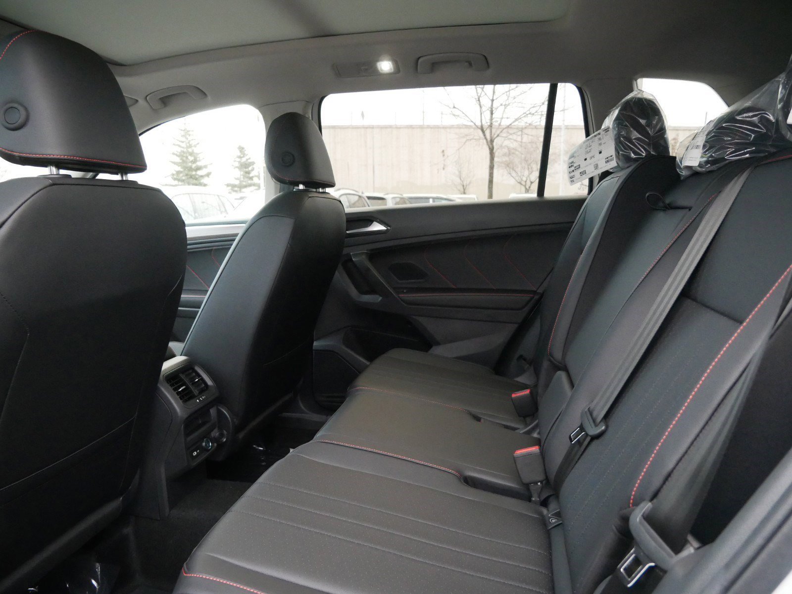2024 Volkswagen Tiguan Wolfsburg Edition photo 4