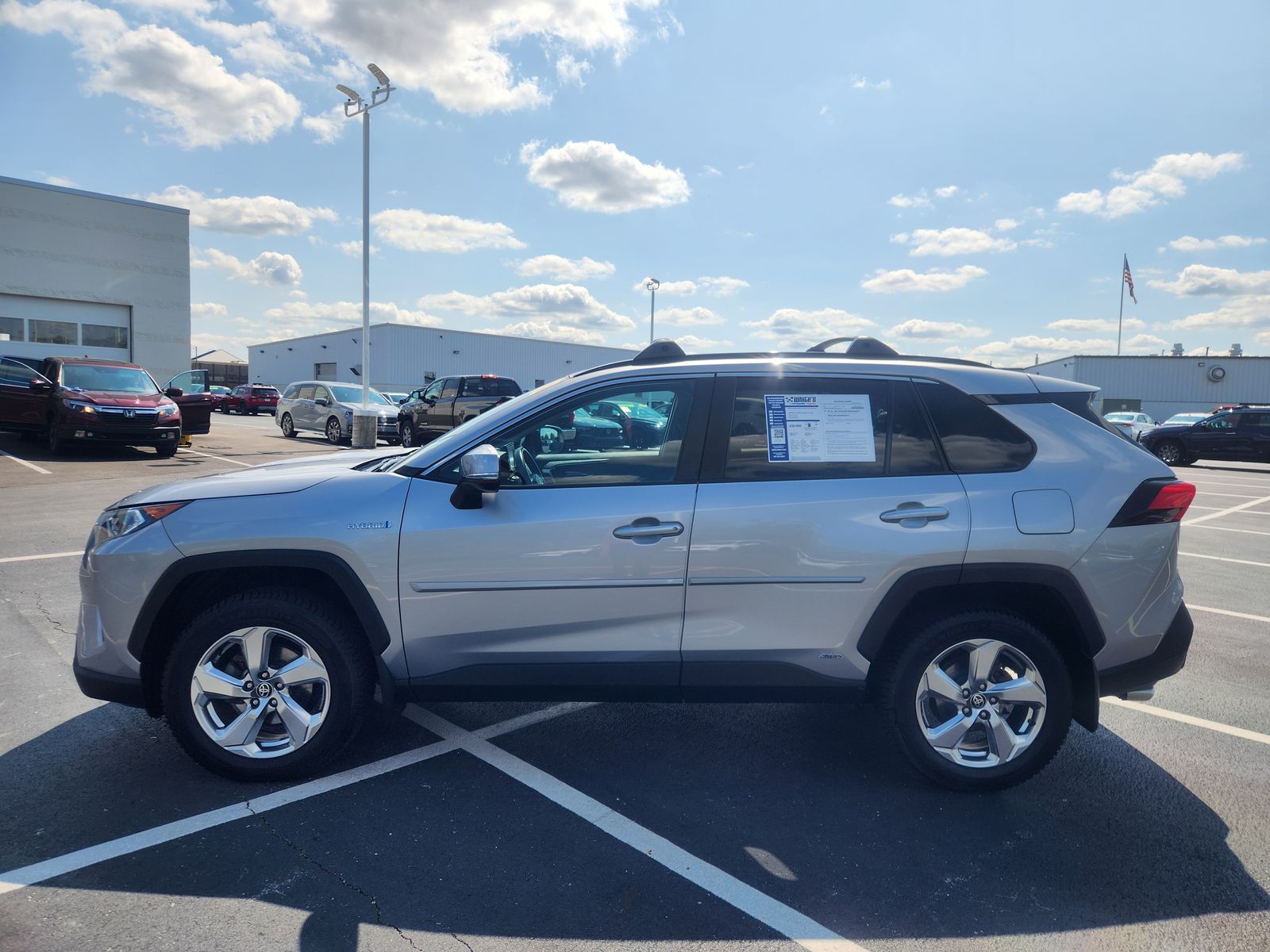 2021 Toyota RAV4 Hybrid XLE Premium photo 3