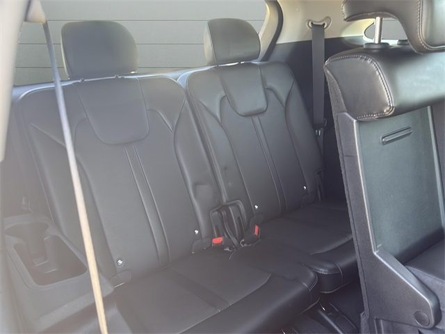 2024 Kia Sorento S photo 2