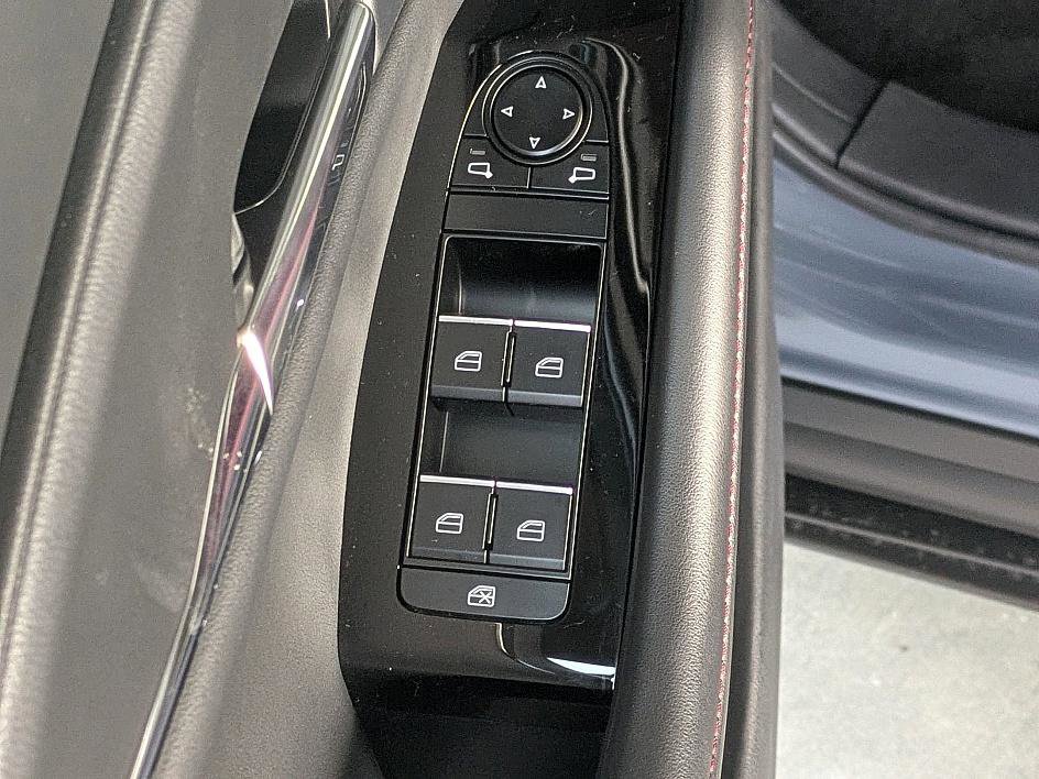 2025 Mazda CX-30 2.5 S Carbon photo 11