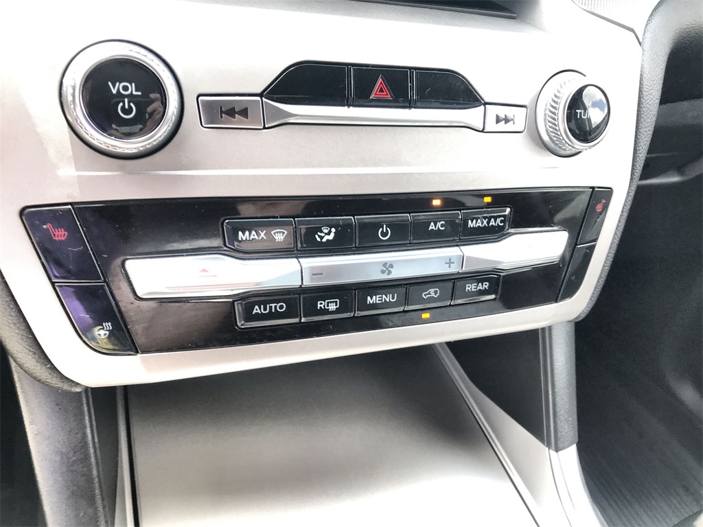 2023 Ford Explorer XLT photo 17