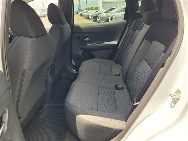 2025 Nissan Kicks SV photo 3