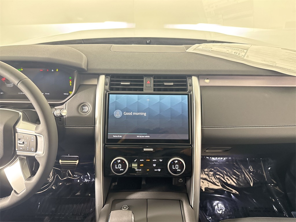 2025 Land Rover Discovery SE photo 16