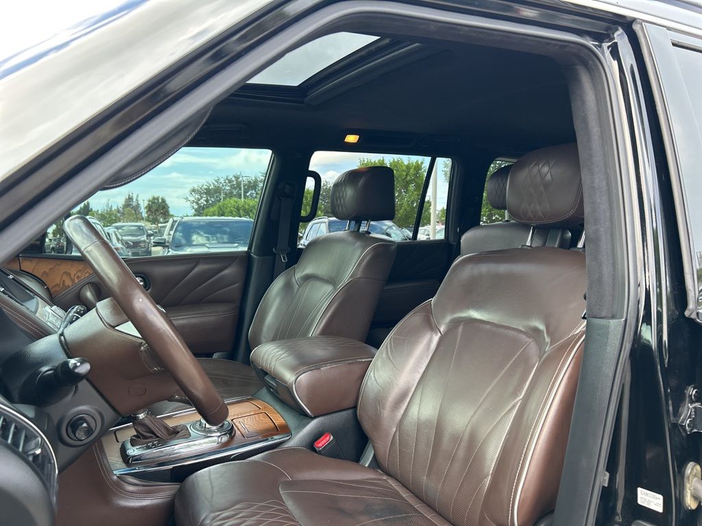 2016 Infiniti QX80 Limited photo 12