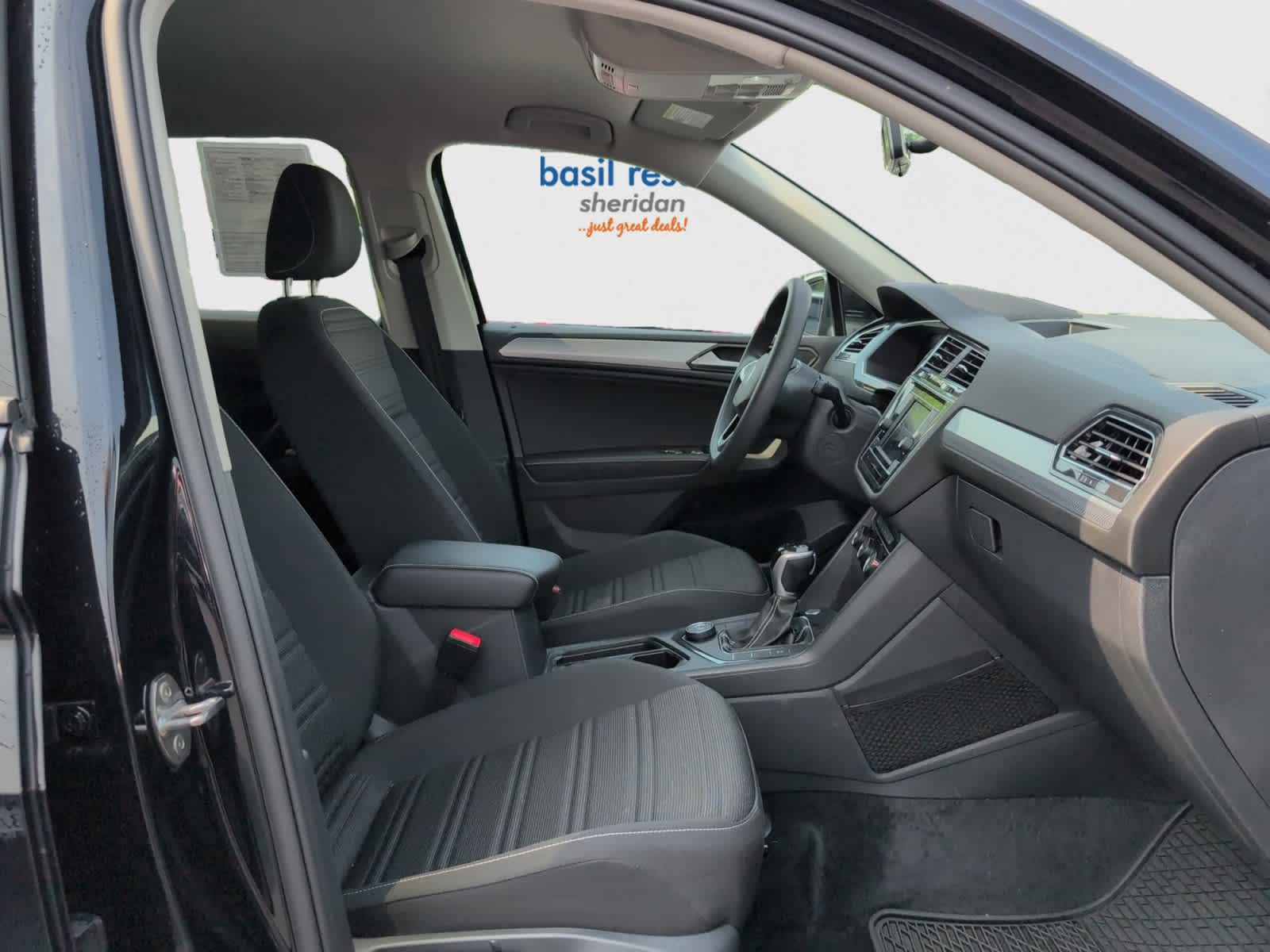 2022 Volkswagen Tiguan S photo 17