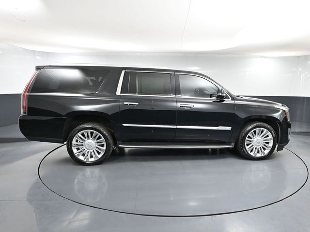 2018 Cadillac Escalade ESV Luxury photo 2