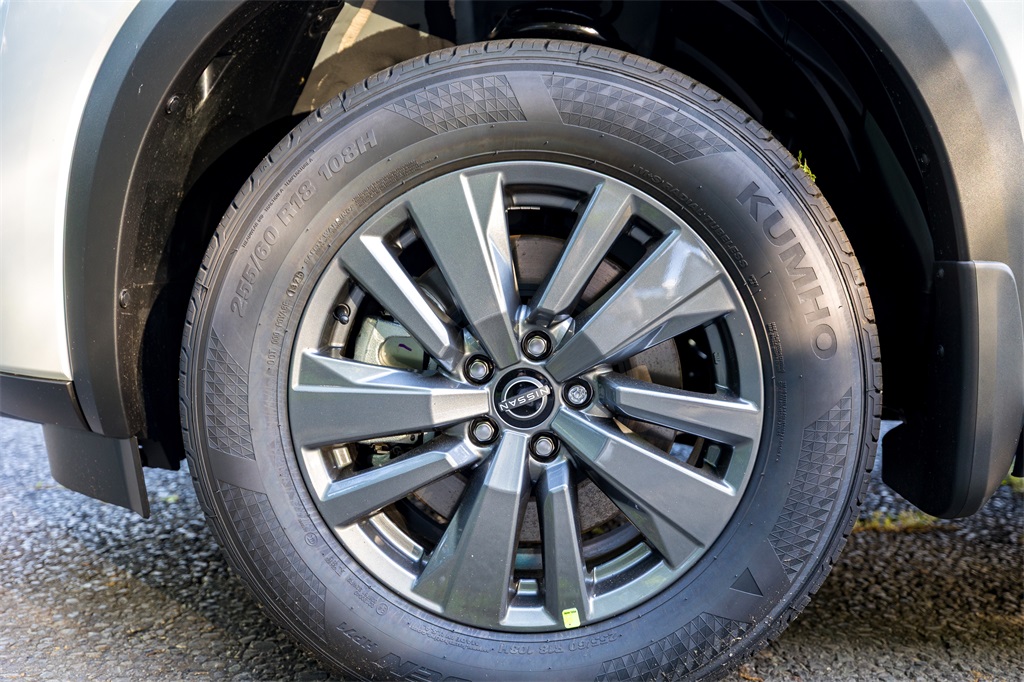 2025 Nissan Pathfinder SV photo 9