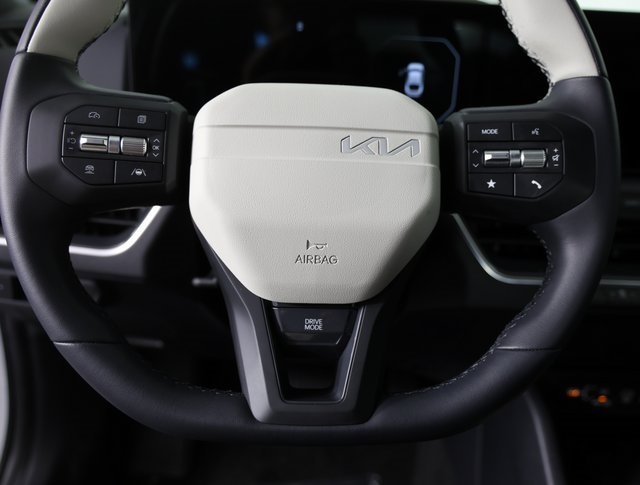 2025 Kia K4 GT-Line photo 11