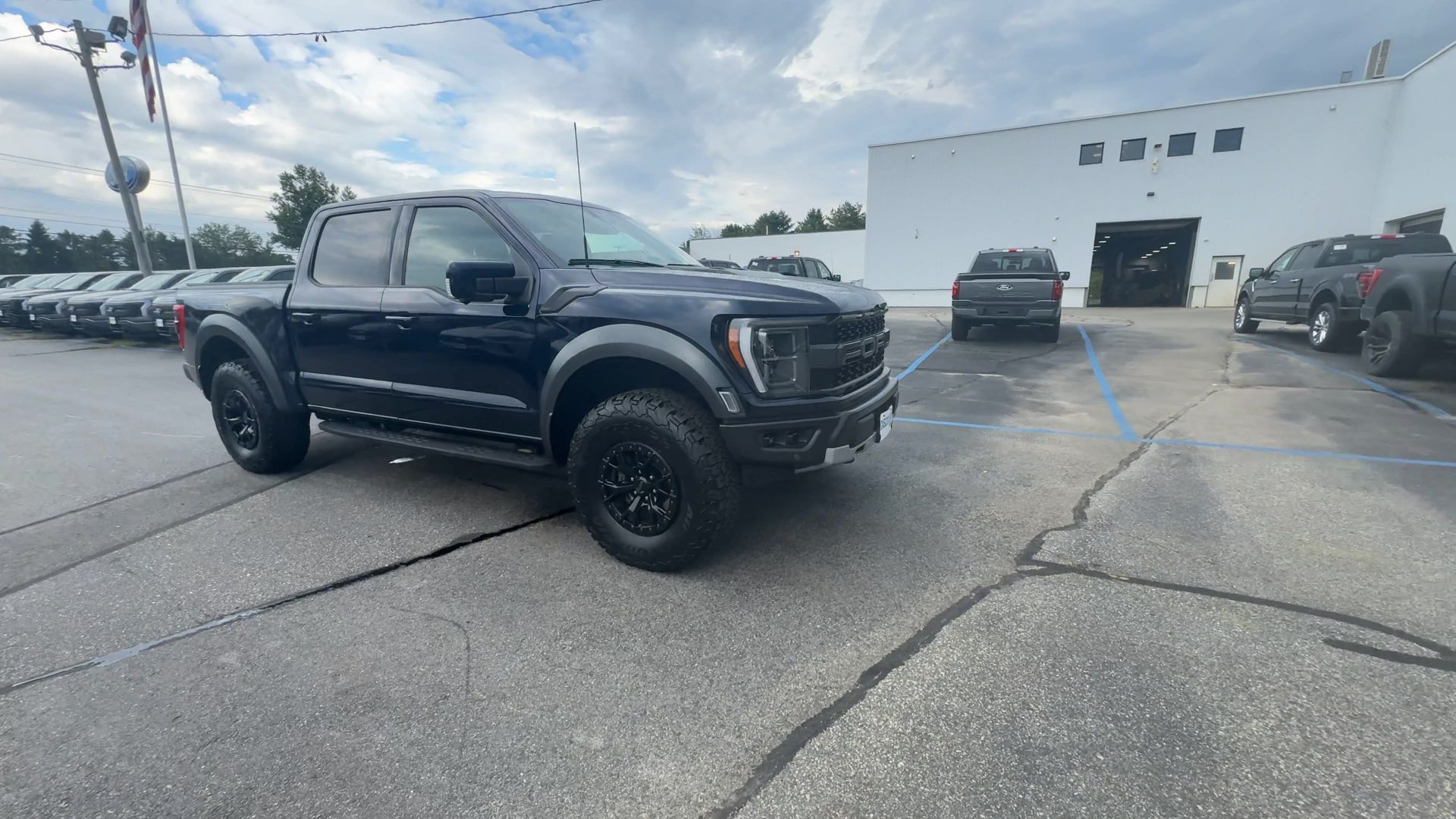 2023 Ford F-150 Raptor photo 13