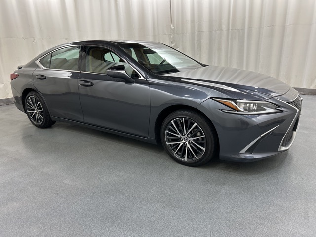 2022 Lexus ES 350's photo