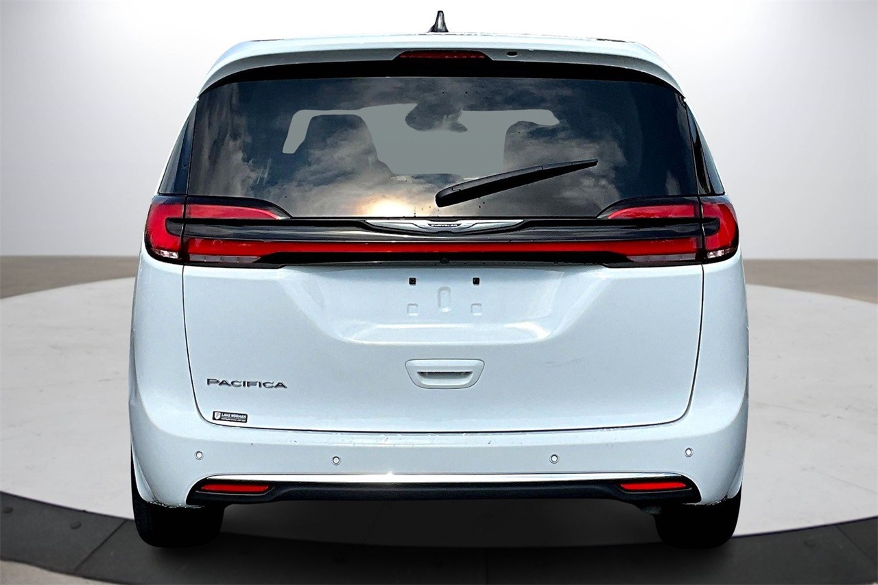 2024 Chrysler Pacifica Touring L photo 7