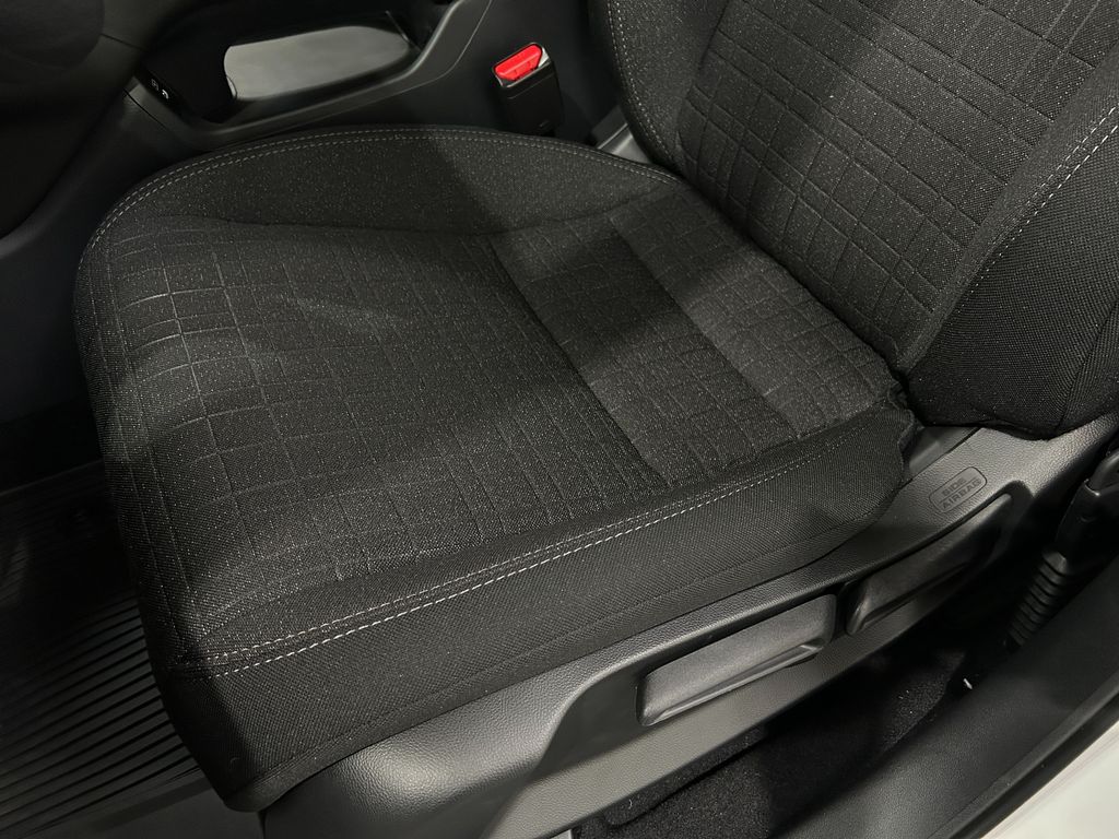 2026 Honda HR-V LX photo 13