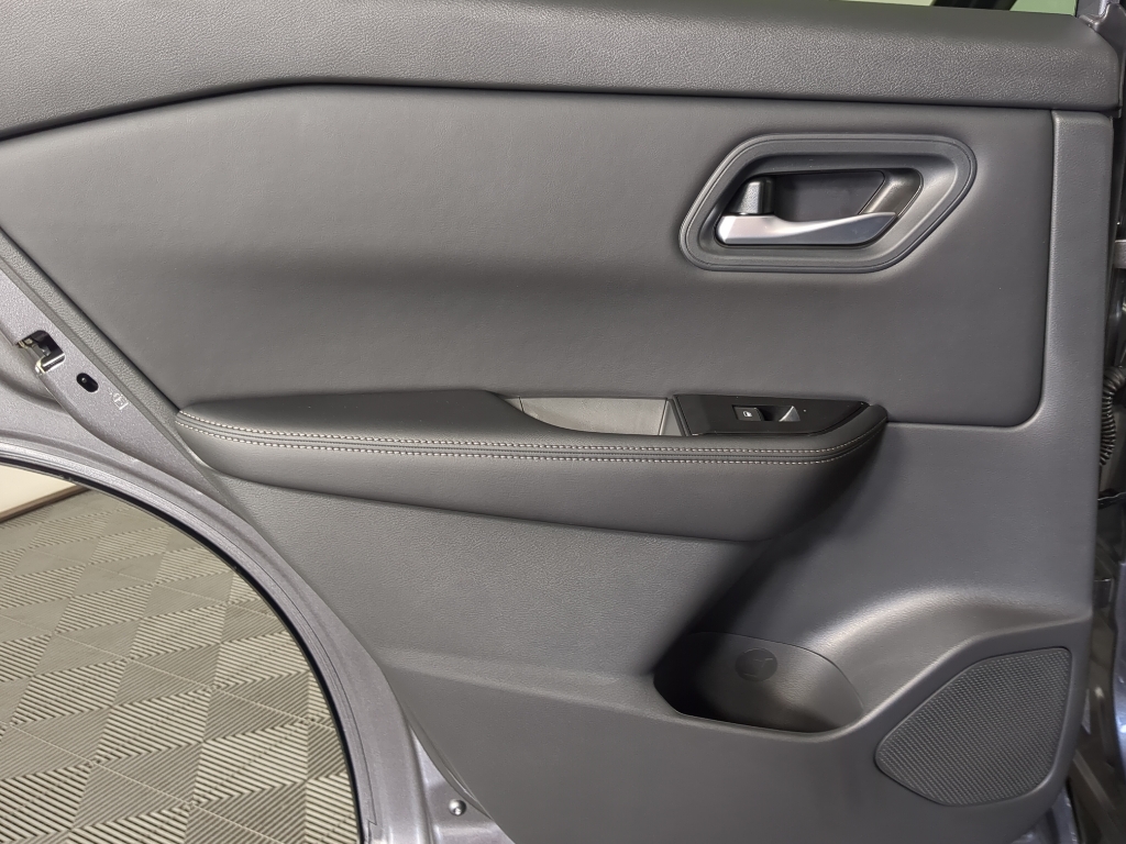 2026 Nissan Rogue SV photo 10