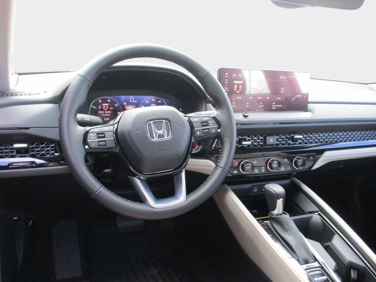 2025 Honda Accord Hybrid Touring photo 11