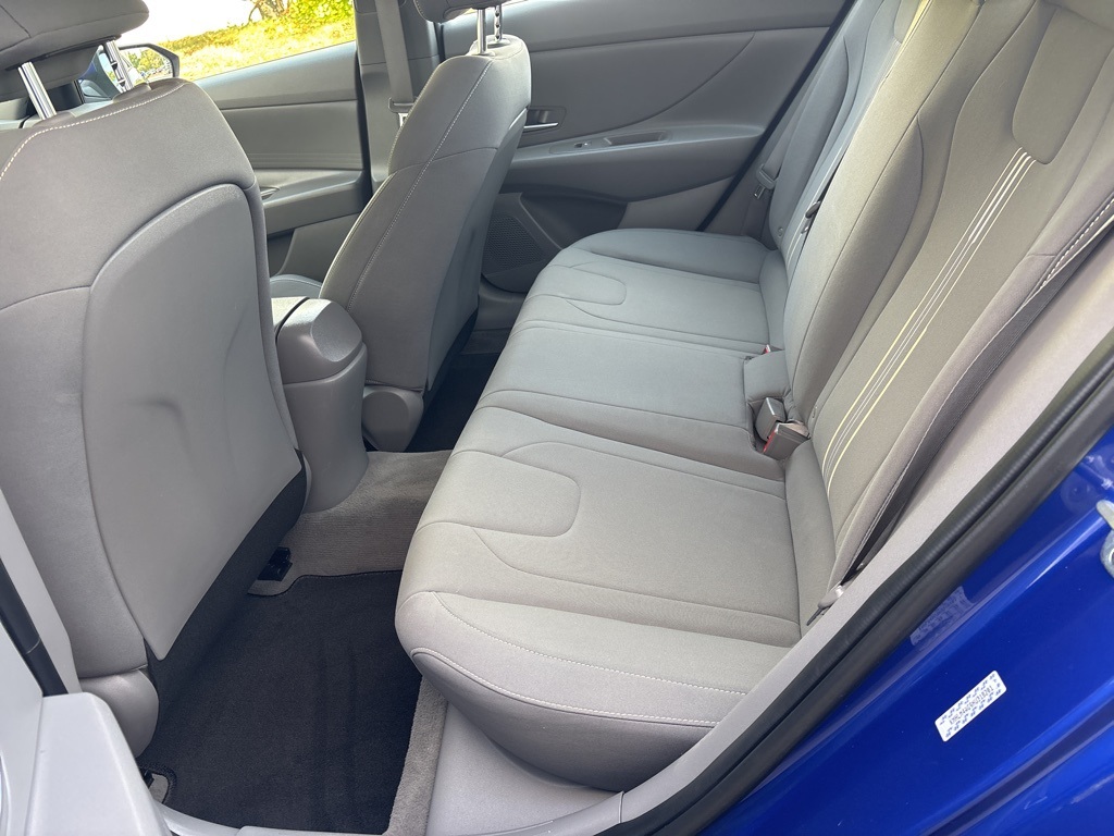 2022 Hyundai Elantra SEL photo 7