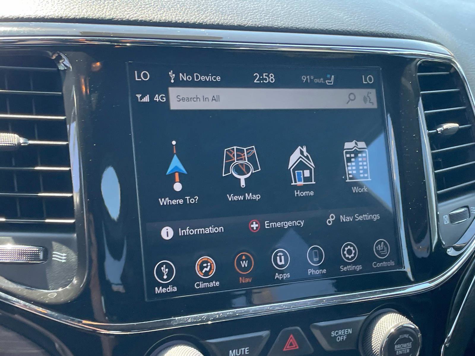 2021 Jeep Grand Cherokee Anniversary Edition photo 12