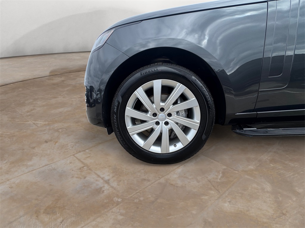 2025 Land Rover Range Rover SE photo 12