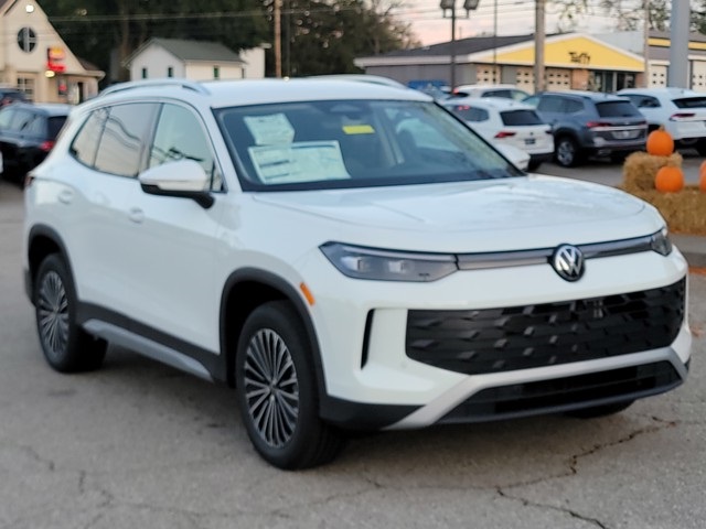 2025 Volkswagen Tiguan S photo 2