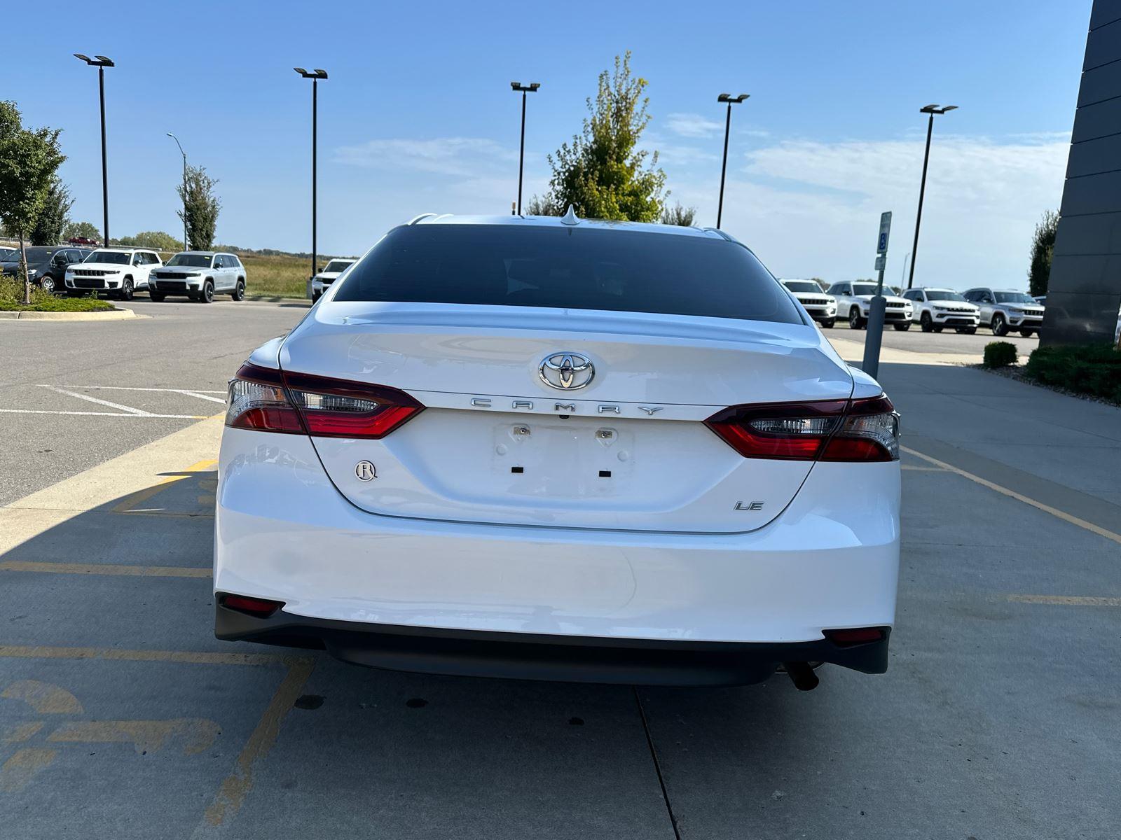 2023 Toyota Camry LE photo 3
