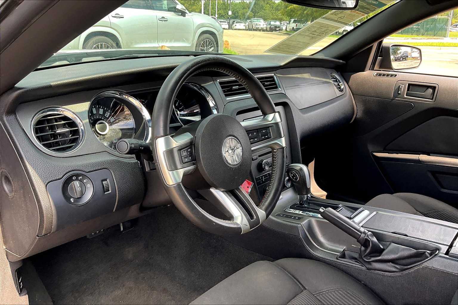 2014 Ford Mustang V6 photo 13
