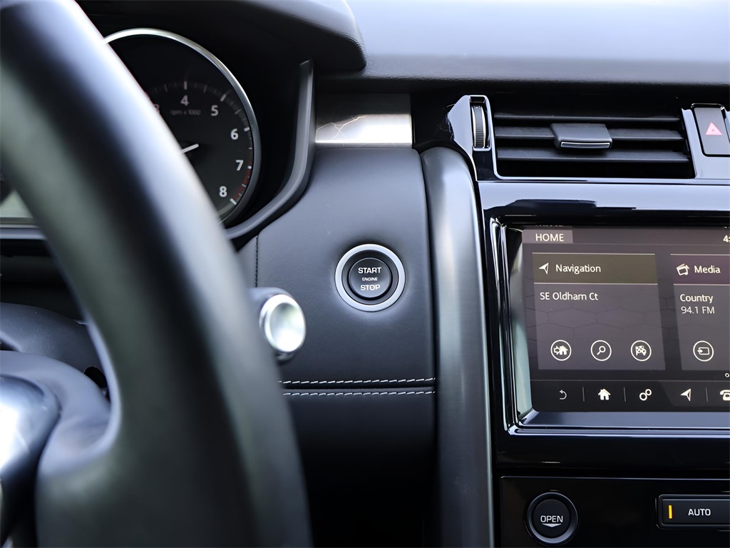 2017 Land Rover Discovery First Edition photo 30