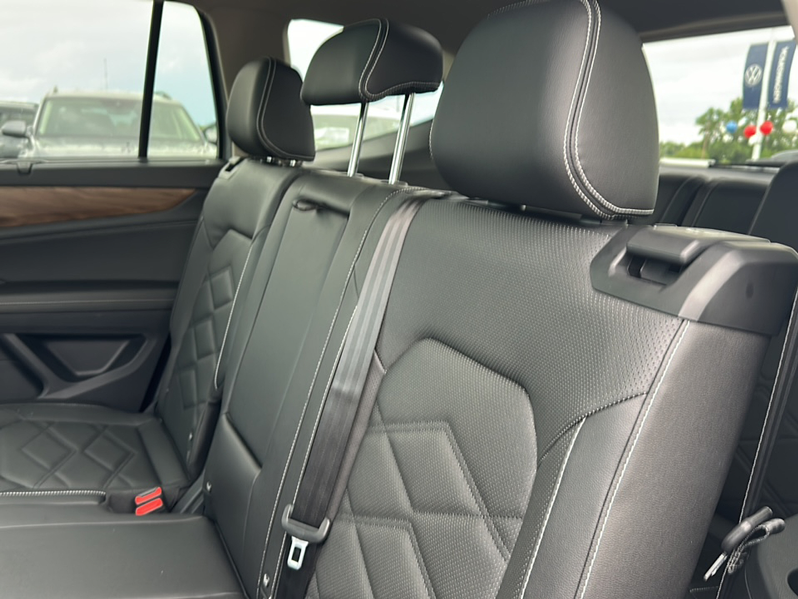2025 Volkswagen Atlas SE Technology photo 7