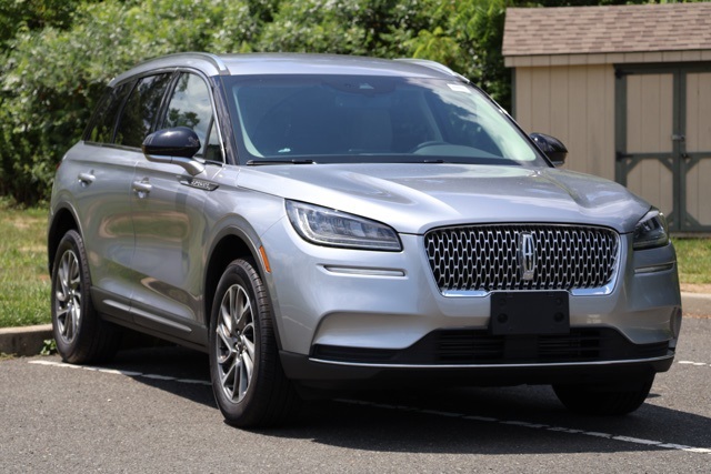 2022 Lincoln Corsair Standard photo 2