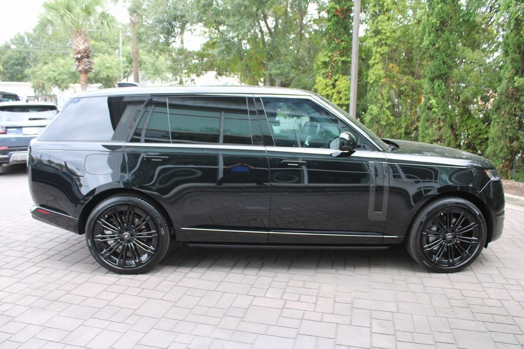 2025 Land Rover Range Rover SE photo 4
