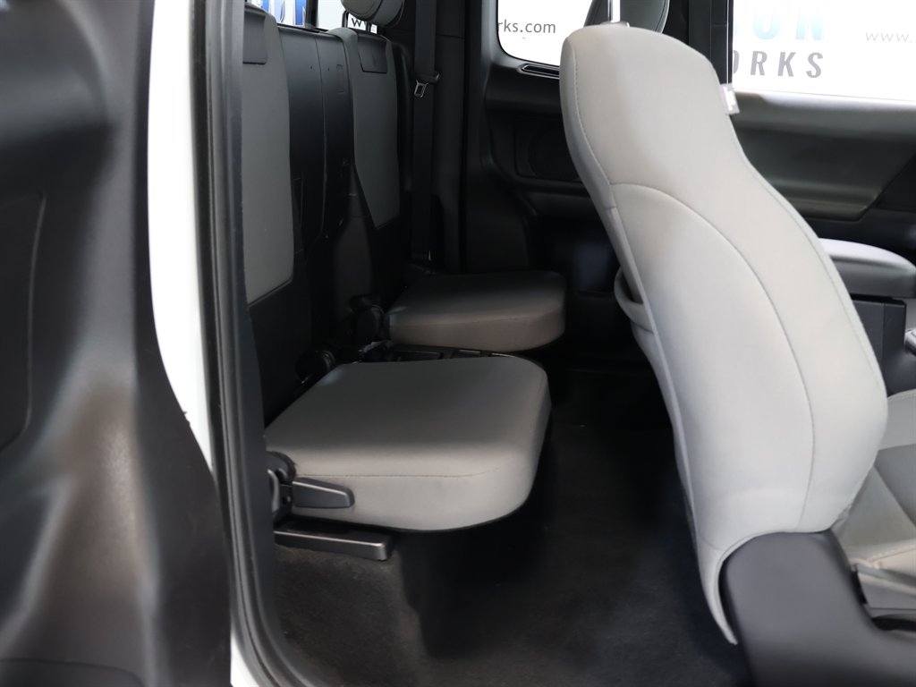 2018 Toyota Tacoma SR5 Access Cab V6 4x4 photo 24