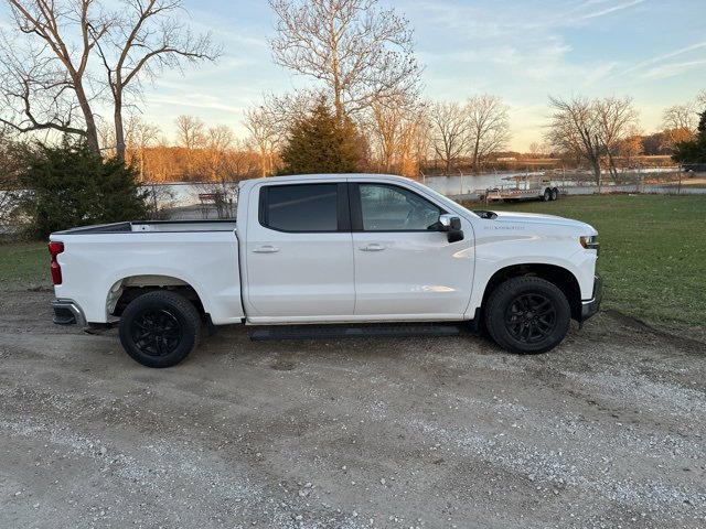 2020 Chevrolet Silverado 1500 LT photo 3