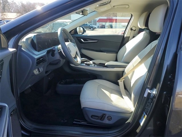 2022 Kia EV6 Wind photo 11