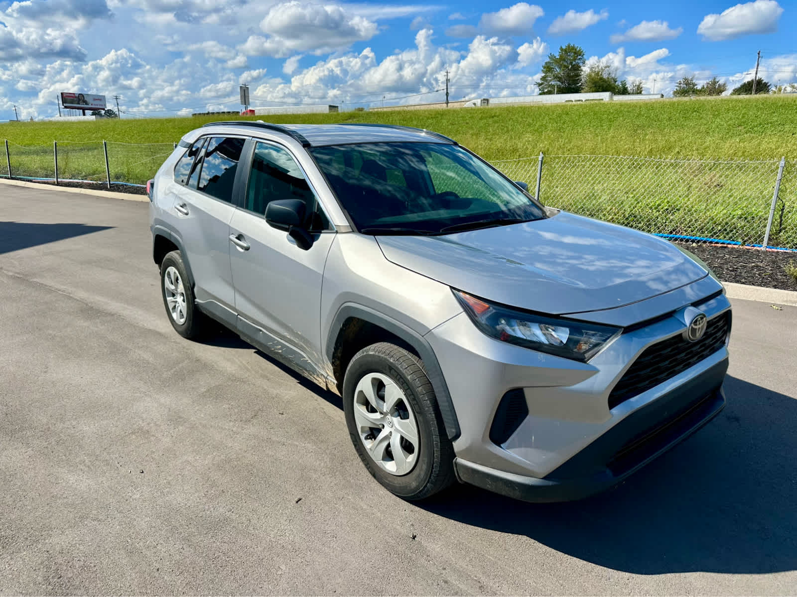 2021 Toyota RAV4 LE photo 3