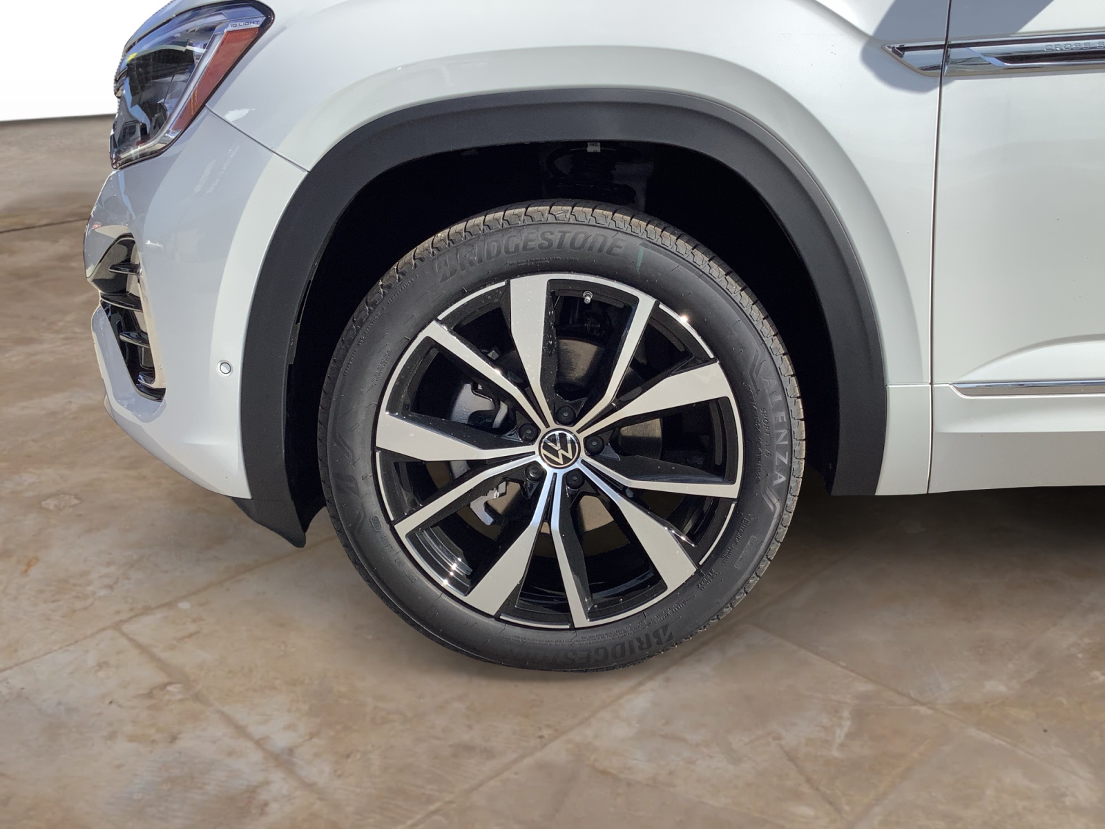 2026 Volkswagen Atlas Cross Sport SEL Premium R-Line photo 9