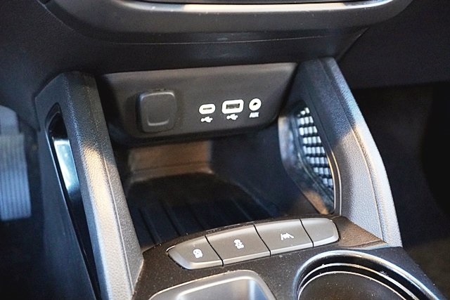 Used 2022 White Chevrolet LT image 29