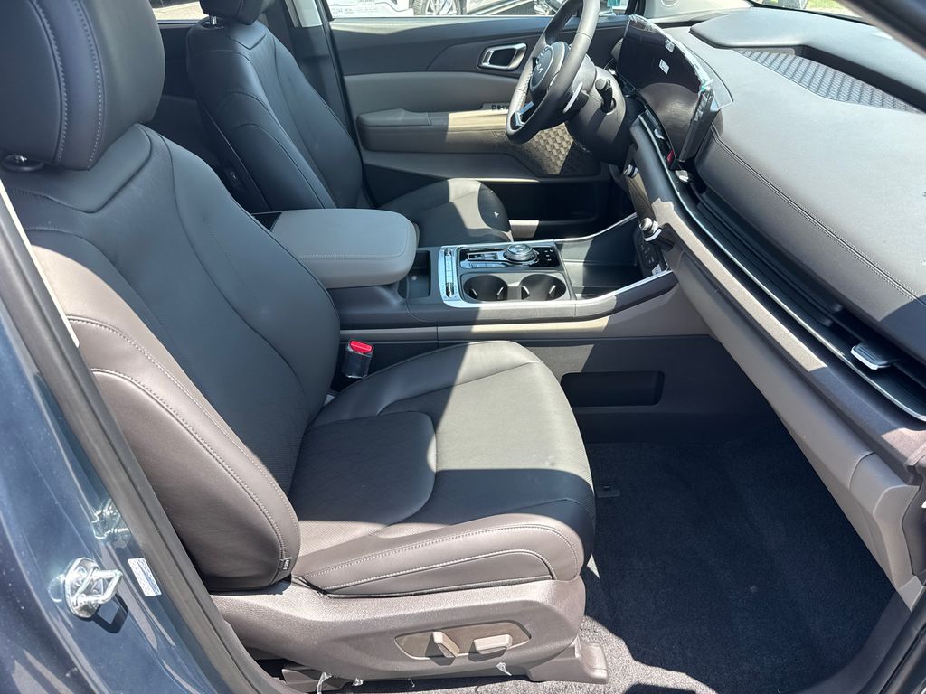 2025 Kia Carnival SX photo 12