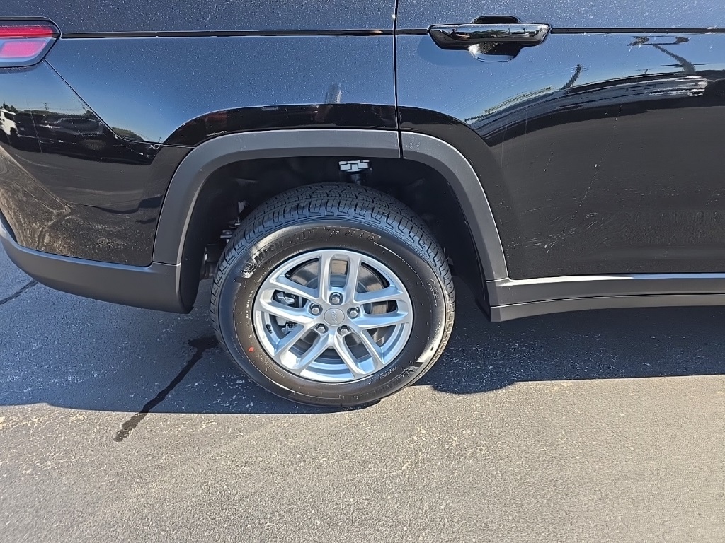 2025 Jeep Grand Cherokee Laredo X photo 11