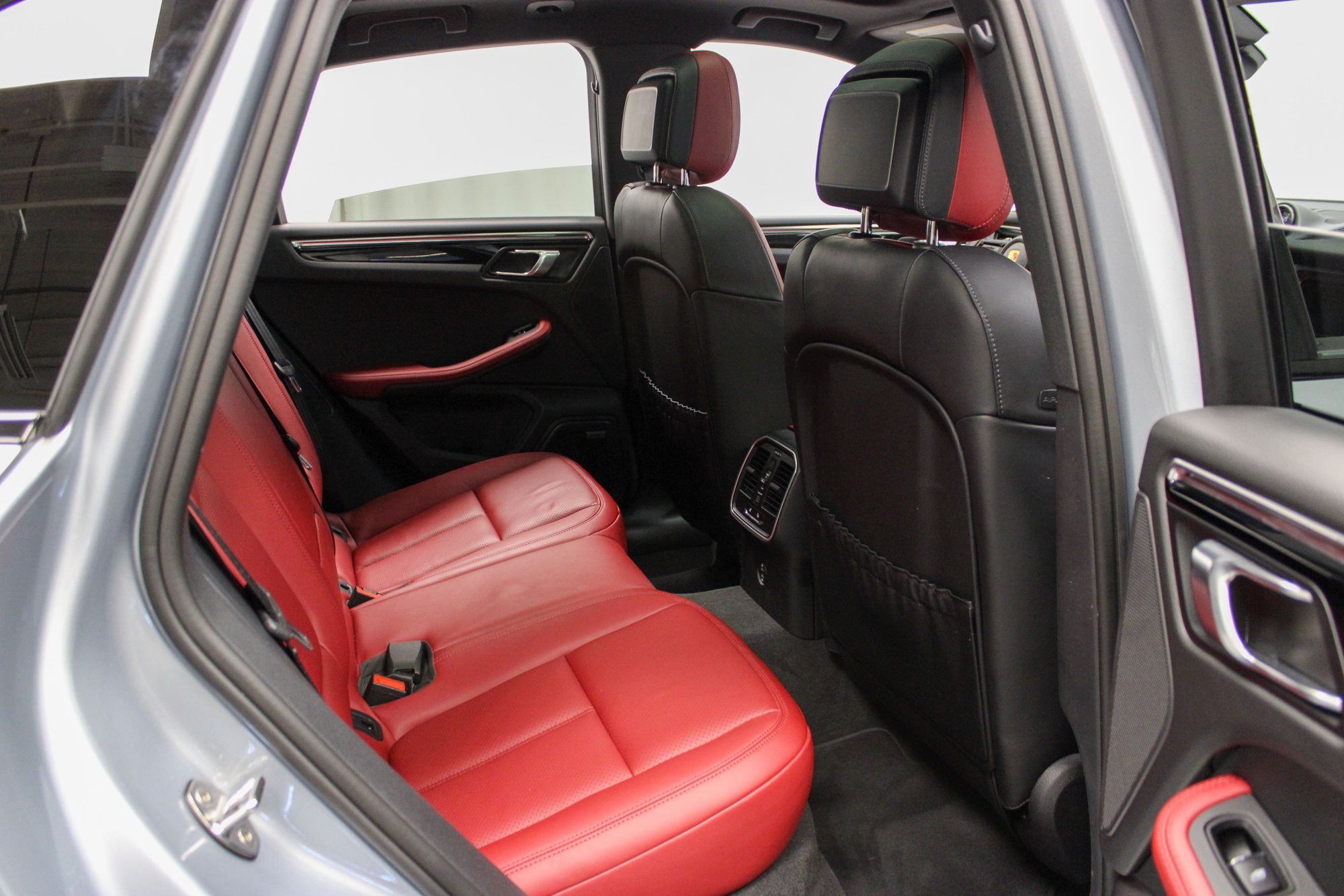2025 Porsche Macan Base photo 29